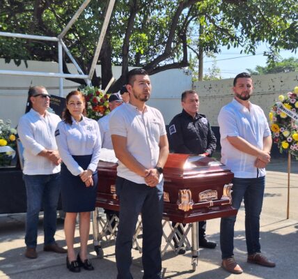 Despiden a Jonathan en emotivo homenaje