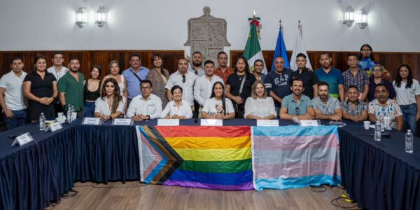 Respaldan organizaciones LGBT iniciativa para incluir premio Paco Ruiz en Premio Vallarta