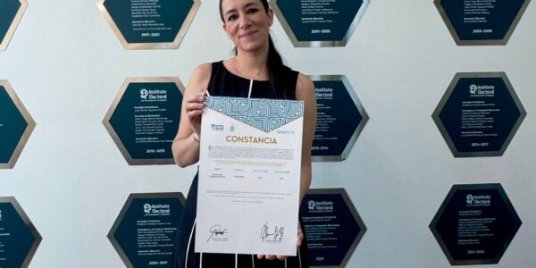 Recibe Lucky Michel constancia del IEPC como diputada electa