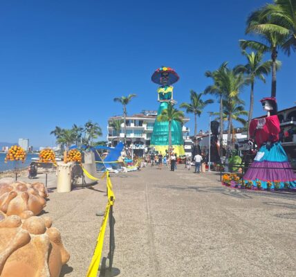 Catrina Monumental está lista, pero le falta un perrito y un tucán