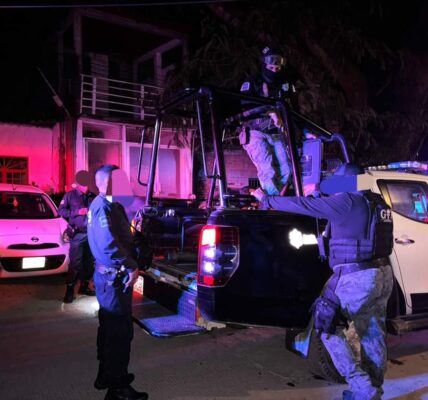 Suspenden seis meses a policías de Puerto Vallarta por desalojo ilegal