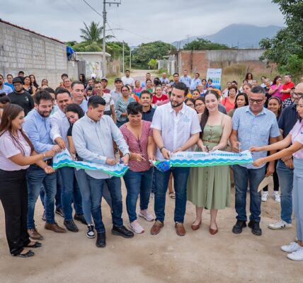 Instalan Alcantarillado en colonia Los Lagos; promete alcalde parque