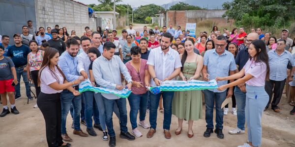 Instalan Alcantarillado en colonia Los Lagos; promete alcalde parque