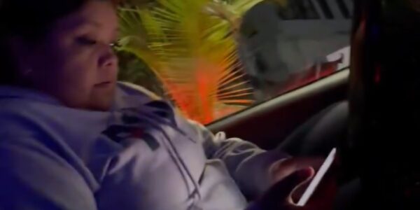 Captan a agente vial aceptando «mordida»