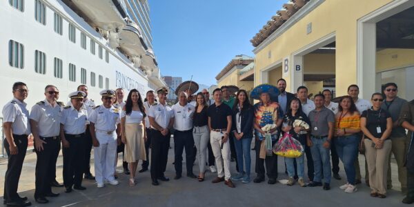 Premian a pasajeros 1 millón de crucero y embarcación menor en Asipona Puerto Vallarta 