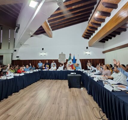 Aprueban presupuesto con alza de 10% del sueldo de sindicalizados y 15% operativos.