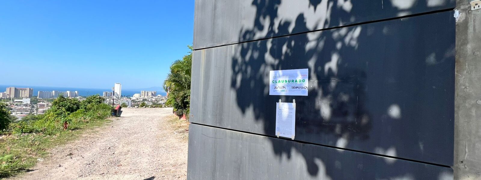 Clausuran portón que extranjero colocó invadiendo calle Río Suchiate