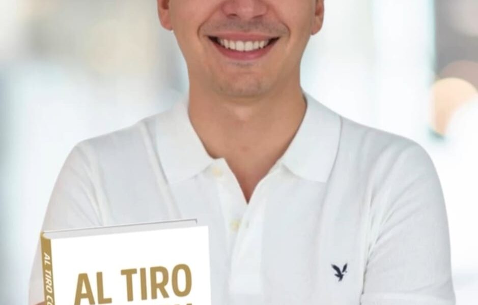 Presenta Pavin Guzmán su primer libro en la Feria Internacional del Libro