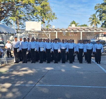 Se gradúan 32 de la Academia de Policía y Tránsito de Puerto Vallarta 