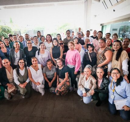 Entrega DIF Jalisco despensas a familias de niños con cáncer en Puerto Vallarta
