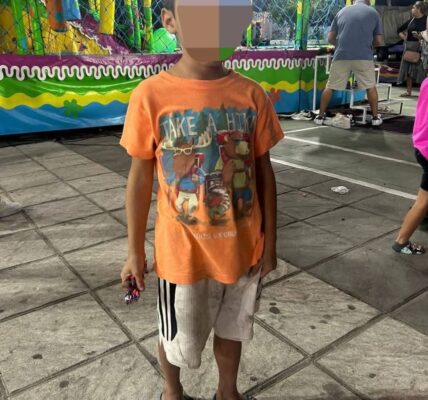 Resguarda DIF Municipal a niño que dejaron en plaza del Pitillal