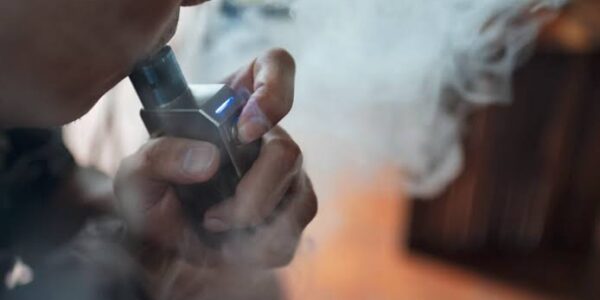 Desde hoy prohibidos vapeadores y cigarros electrónicos en México 