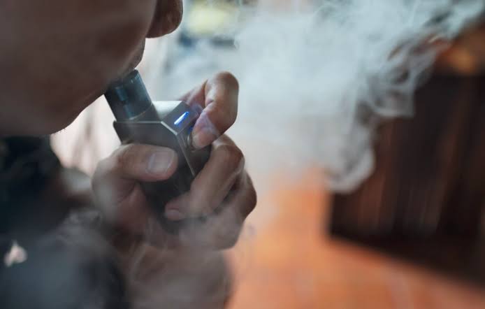 Desde hoy prohibidos vapeadores y cigarros electrónicos en México 