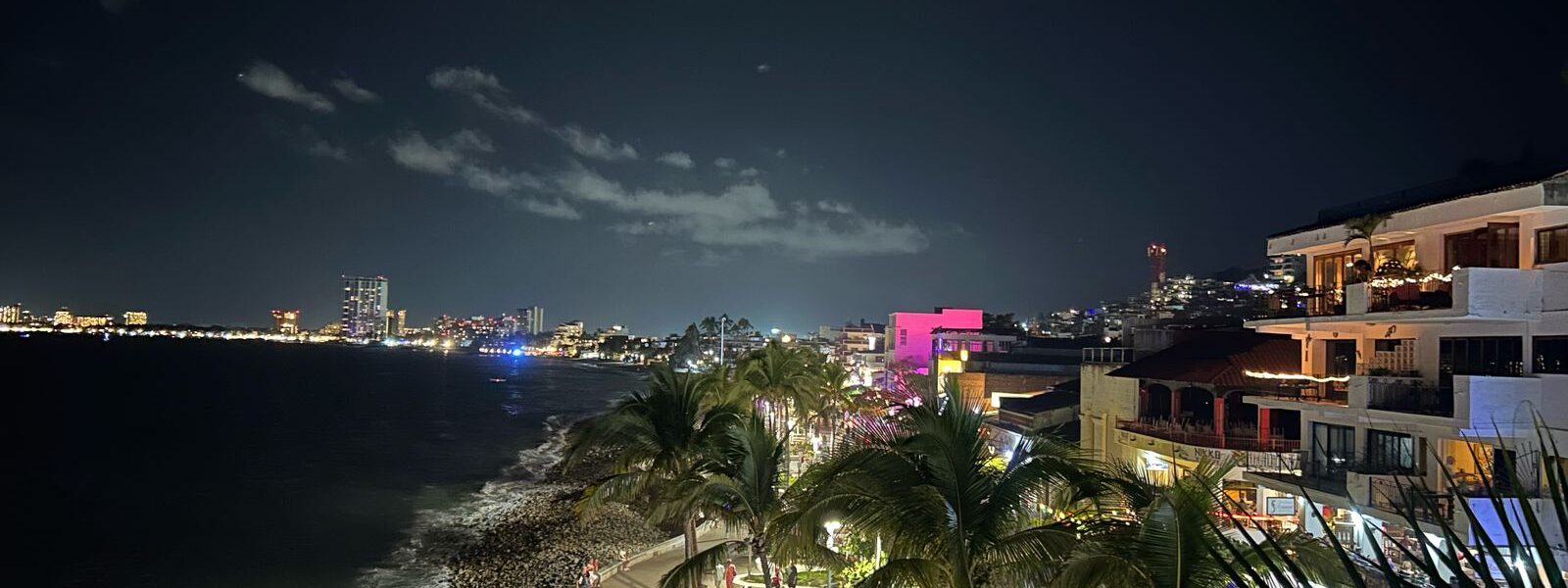 Sustituyeron luminarias del malecón de Puerto Vallarta