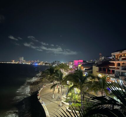 Sustituyeron luminarias del malecón de Puerto Vallarta