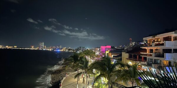 Sustituyeron luminarias del malecón de Puerto Vallarta