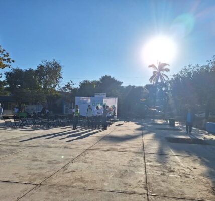 Promete Munguía 36 domos de escuelas en su trienio