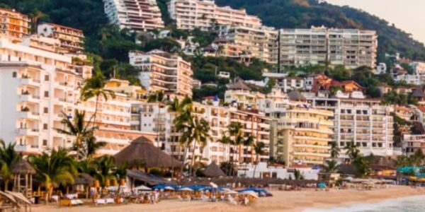 Aprueba Congreso de Jalisco aumentar impuesto sobre hospedaje al 5%, pero en 2025 será el 4%