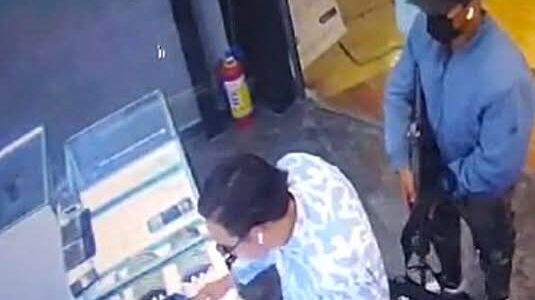 Confirma Fiscalía detención de probable asaltante de robo a joyería y otras 2 mujeres