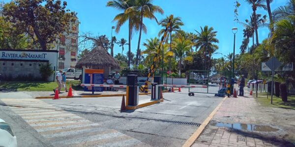 Colocan cerca y cierran acceso a club de playa FIBBA de Nuevo Vallarta