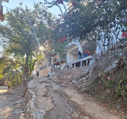 Llegan a acuerdo vecinos y constructora por cierre parcial de calle