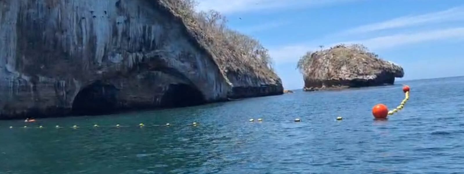 Colocan emboyado en Los Arcos de Mismaloya