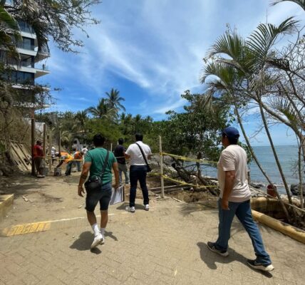 Otra vez clausura el Ayuntamiento construcción de muro en playa de Sayulita
