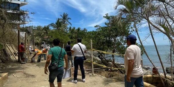 Otra vez clausura el Ayuntamiento construcción de muro en playa de Sayulita