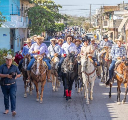 Inician las Fiestas de Mayo en Vallarta con la cabalgata «Amigos a Caballo»