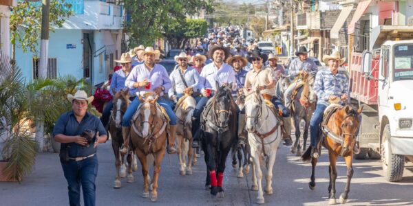 Inician las Fiestas de Mayo en Vallarta con la cabalgata «Amigos a Caballo»