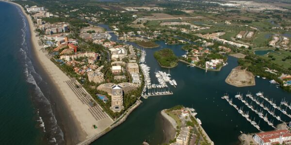 Héctor Santana rechaza “escalera náutica” entre Vallarta y Bahía