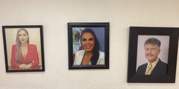 Reaparece Mirtha… ¡en la pared! Cuelgan retrato de la exalcaldesa prófuga en Cabildo