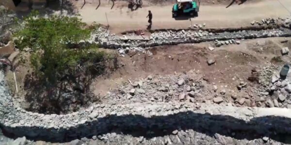 Pide alcalde no confundir pavimentación de calle con muro clausurado en Sayulita