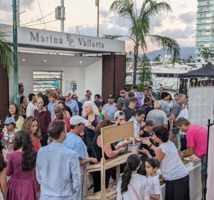 Pagó 168 mil pesos la Asociación de Residentes de Marina Vallarta por mercadito de los jueves