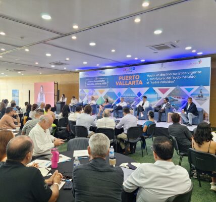 Expertos hablan sobre áreas de oportunidad de Puerto Vallarta en Foro de Consulta Turistica Jalisco 2030