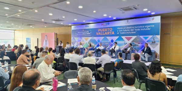 Expertos hablan sobre áreas de oportunidad de Puerto Vallarta en Foro de Consulta Turistica Jalisco 2030