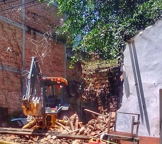 Denuncian demolición de finca dentro del polígono protegido como Patrimonio Vallartense