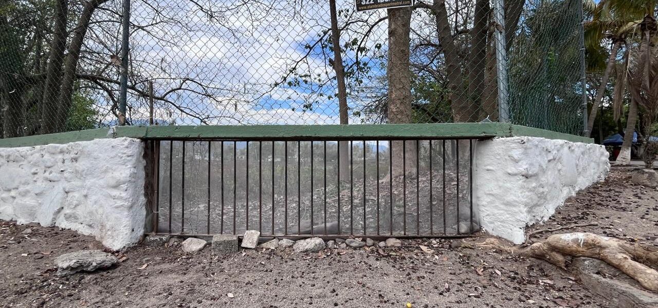 Colocan malla en Laguna del Coapinole