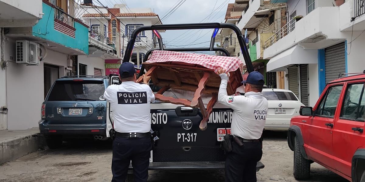 Continúa Tránsito recolección de objetos monstrencos en centro del Pitillal