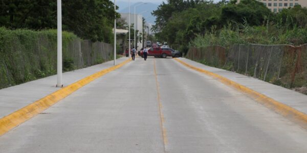 Inauguran pavimentación de Paseo de Las Rosas