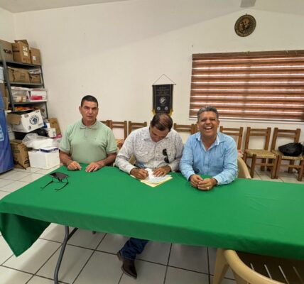 Entregan 360 mil pesos a ganaderos para compra de aretes