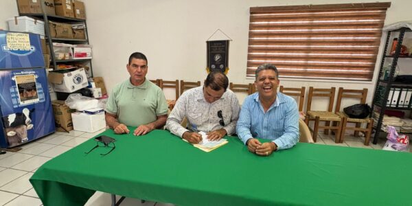 Entregan 360 mil pesos a ganaderos para compra de aretes