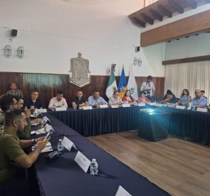 Da Ayuntamiento créditos fiscales a colonias Aeropuerto y Aguacate para regularizarse