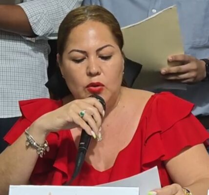 Señala regidora que circular atenta contra libertad religiosa; pide al alcalde quitarla