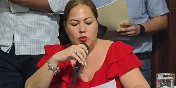 Señala regidora que circular atenta contra libertad religiosa; pide al alcalde quitarla