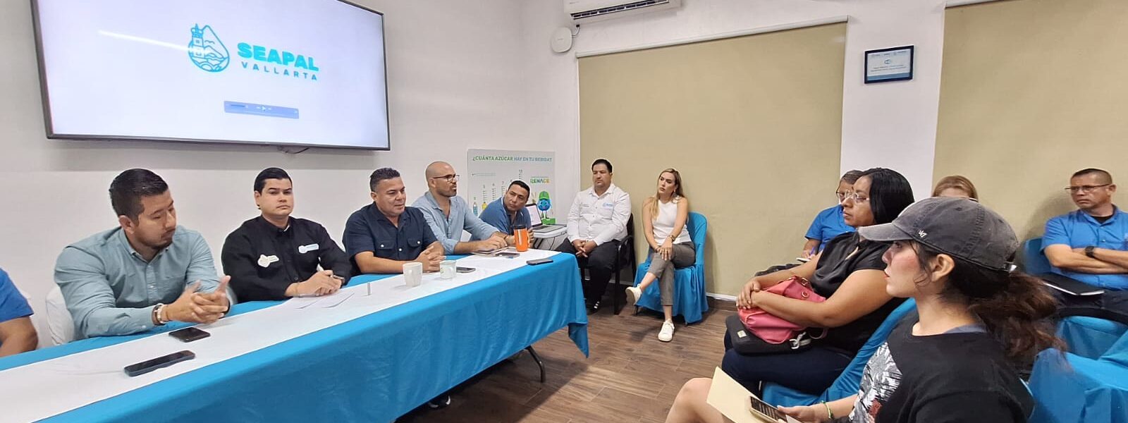 Entrega manifestante pliego petitorio a Seapal; prometen en septiembre estabilizar el servicio del agua