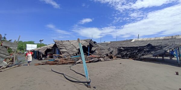 Deja Priscilla afectaciones en 19 locales y restaurantes de playa