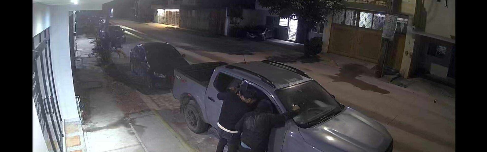 Robaron dos camionetas Frontier ayer viernes en Villas Universidad