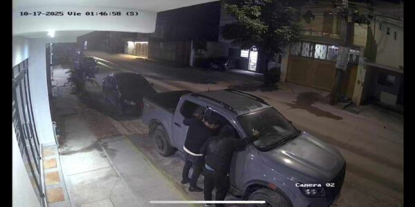 Robaron dos camionetas Frontier ayer viernes en Villas Universidad