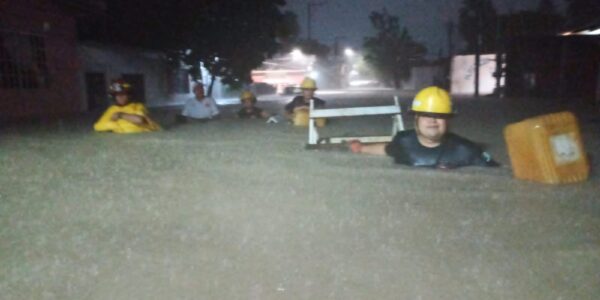 Puerto Vallarta bajo el agua: 7 canales desbordados y colonias inundadas